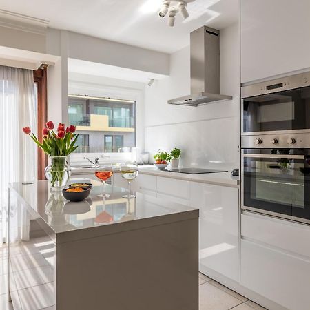 Weloveoostende - Newly Renovated Large Apartment 150M From The Beach - Including Bed Sheets And Final Clea-Ning ภายนอก รูปภาพ