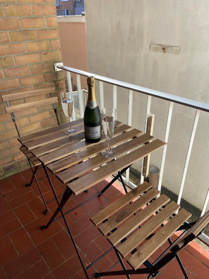 Weloveoostende - Newly Renovated Large Apartment 150M From The Beach - Including Bed Sheets And Final Clea-Ning ภายนอก รูปภาพ