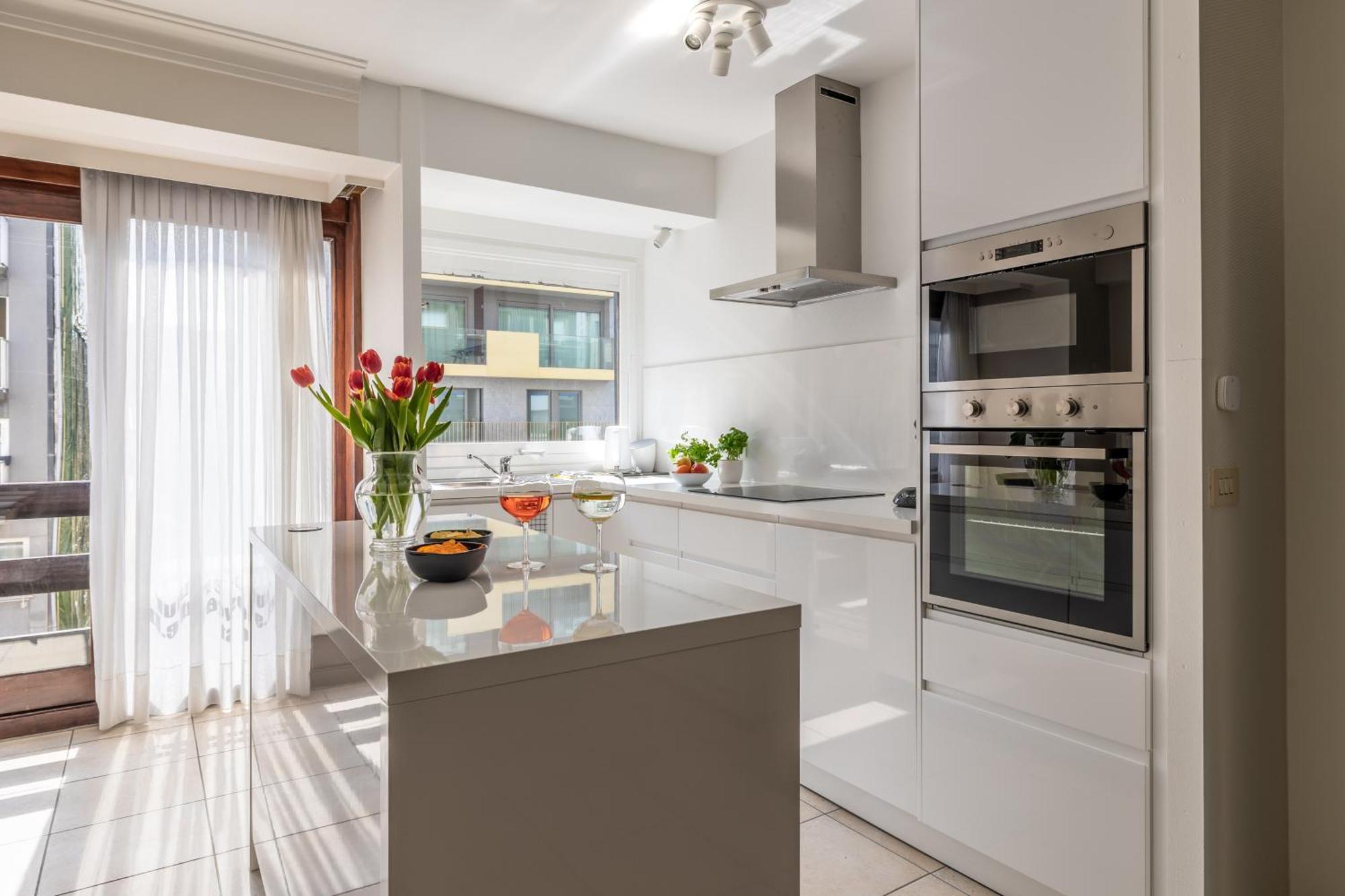 Weloveoostende - Newly Renovated Large Apartment 150M From The Beach - Including Bed Sheets And Final Clea-Ning ภายนอก รูปภาพ