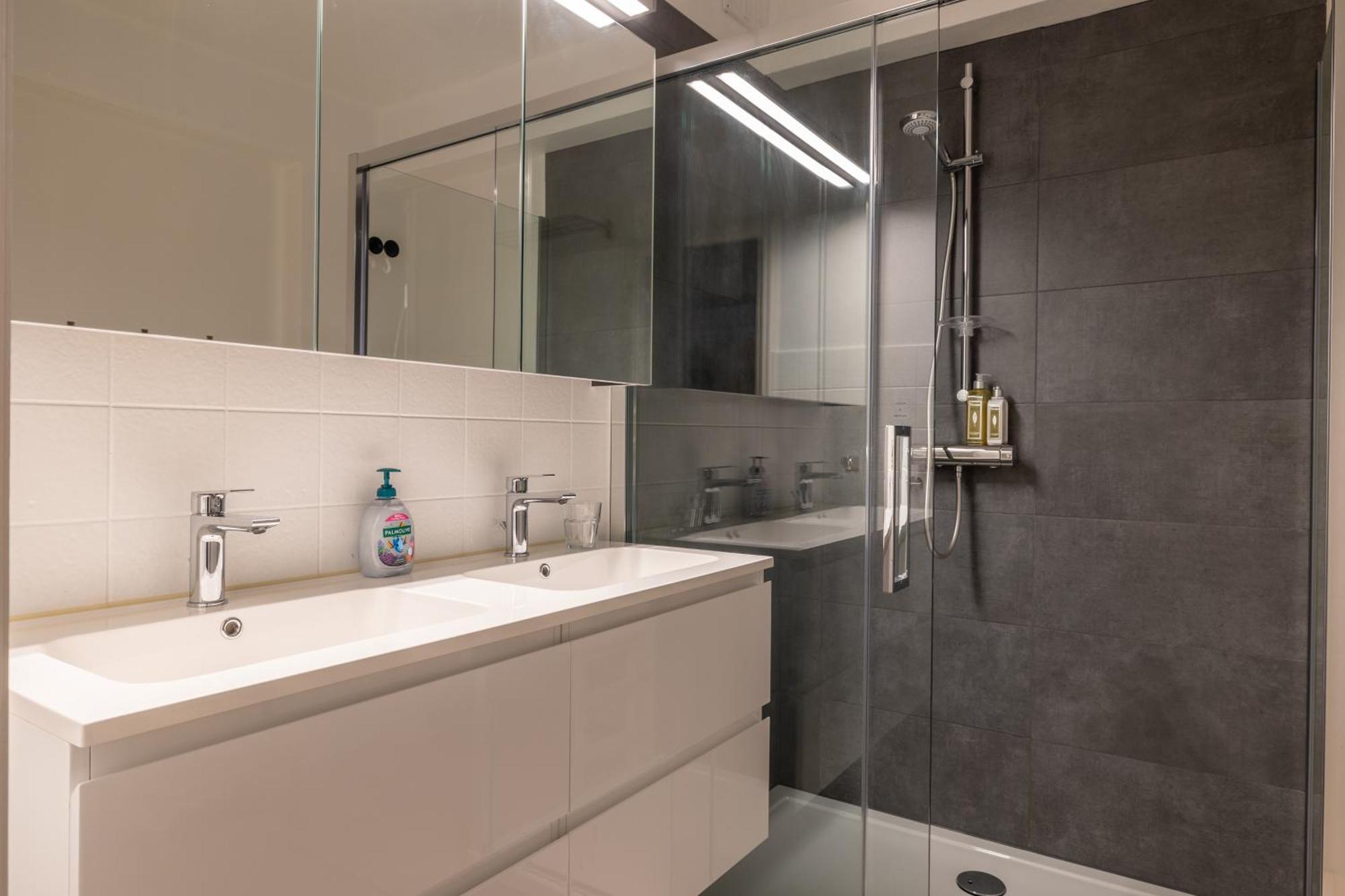 Weloveoostende - Newly Renovated Large Apartment 150M From The Beach - Including Bed Sheets And Final Clea-Ning ภายนอก รูปภาพ