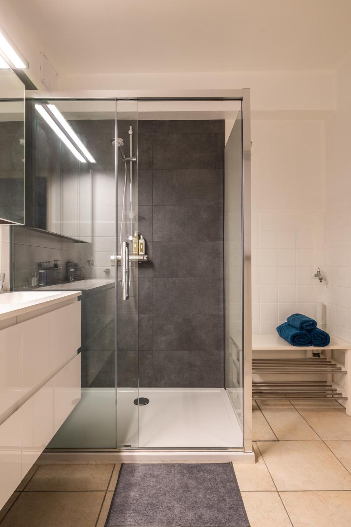 Weloveoostende - Newly Renovated Large Apartment 150M From The Beach - Including Bed Sheets And Final Clea-Ning ภายนอก รูปภาพ